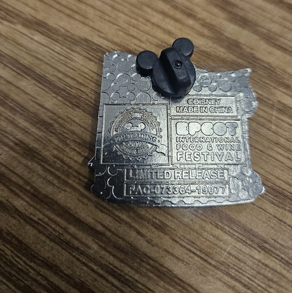 Disney Epcot Limited Edition International pin - Picture 2 of 2